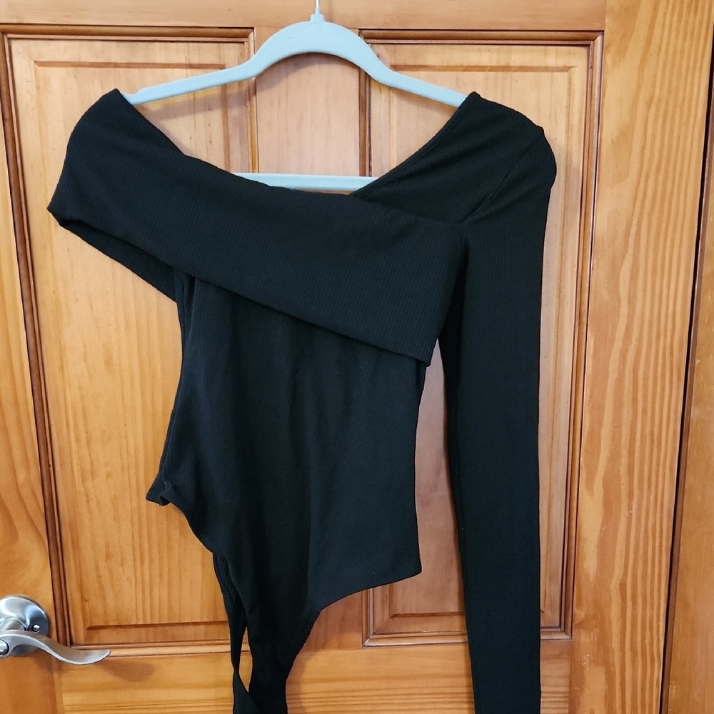 Lulu's Black Asymmetrical One Sleeve Bodysuit